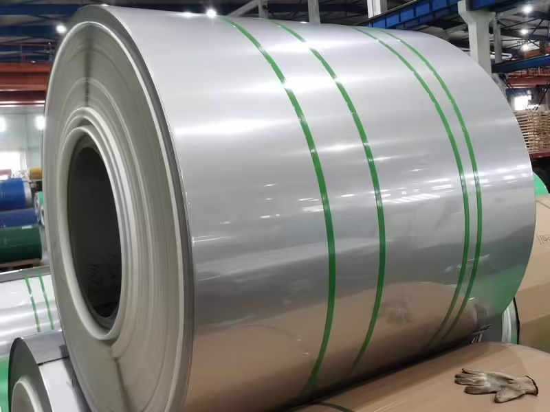 Kumparan baja tahan karat 2205 di pabrik
