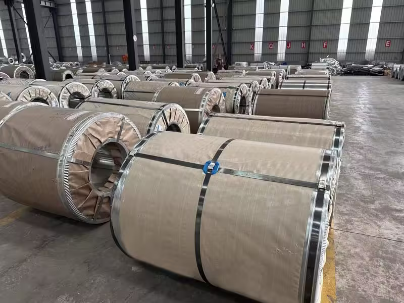 Kumparan baja tahan karat 904L di pabrik