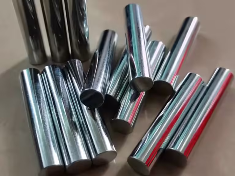 sample of 302 stainless steel round bar