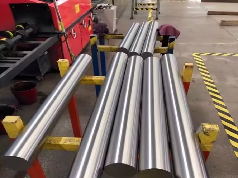 شريط من الفولاذ المقاوم للصدأ على شكل دائري